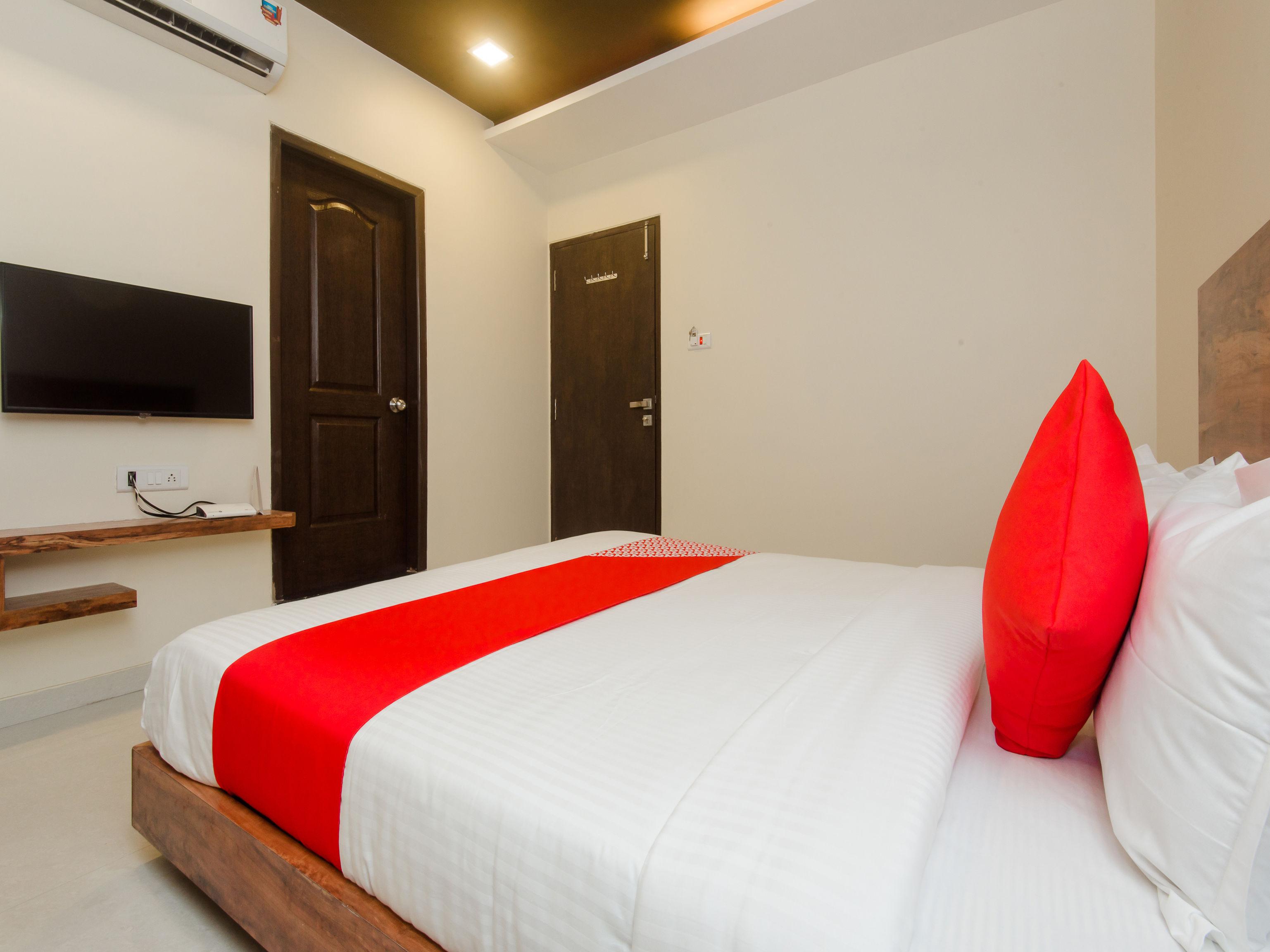 Hotel Sai Comforts Bapane Exteriér fotografie