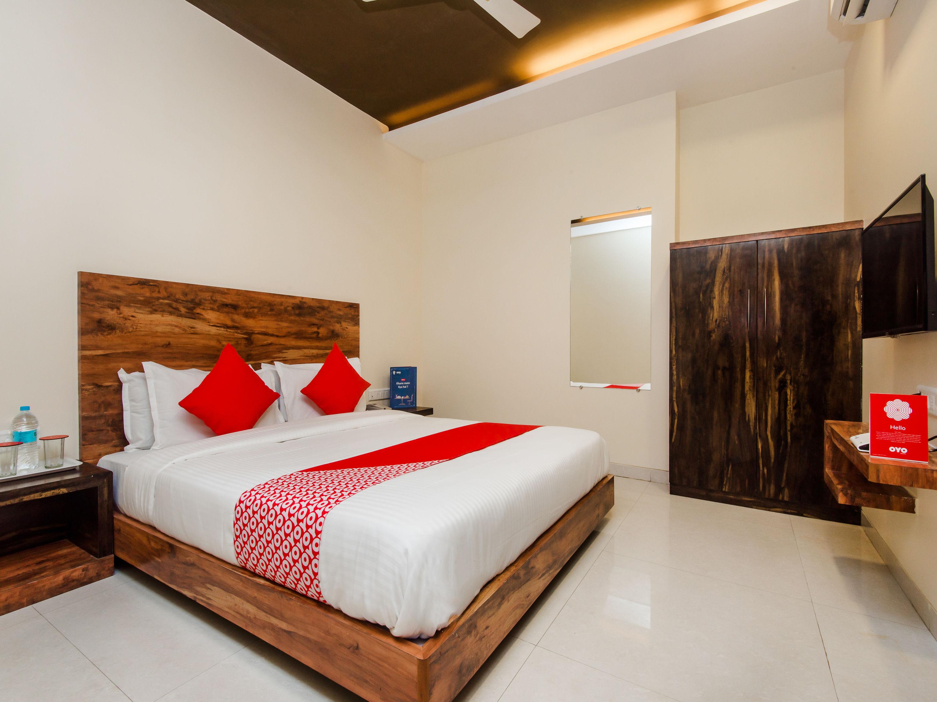 Hotel Sai Comforts Bapane Exteriér fotografie